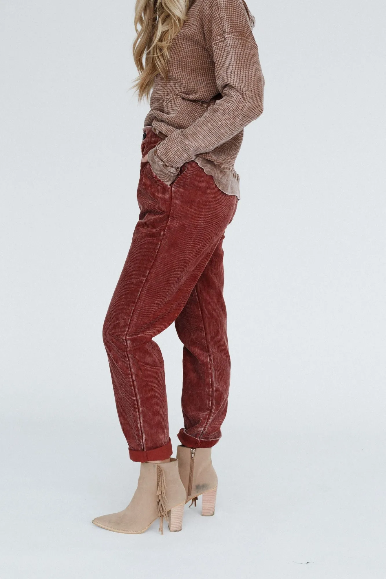 Pockets In Plume Corduroy Pleated Pants - Rust